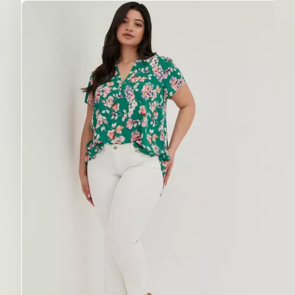 Torrid Green Georgette Hi-Low Short Sleeve Floral V-Neck Blouse Size 0